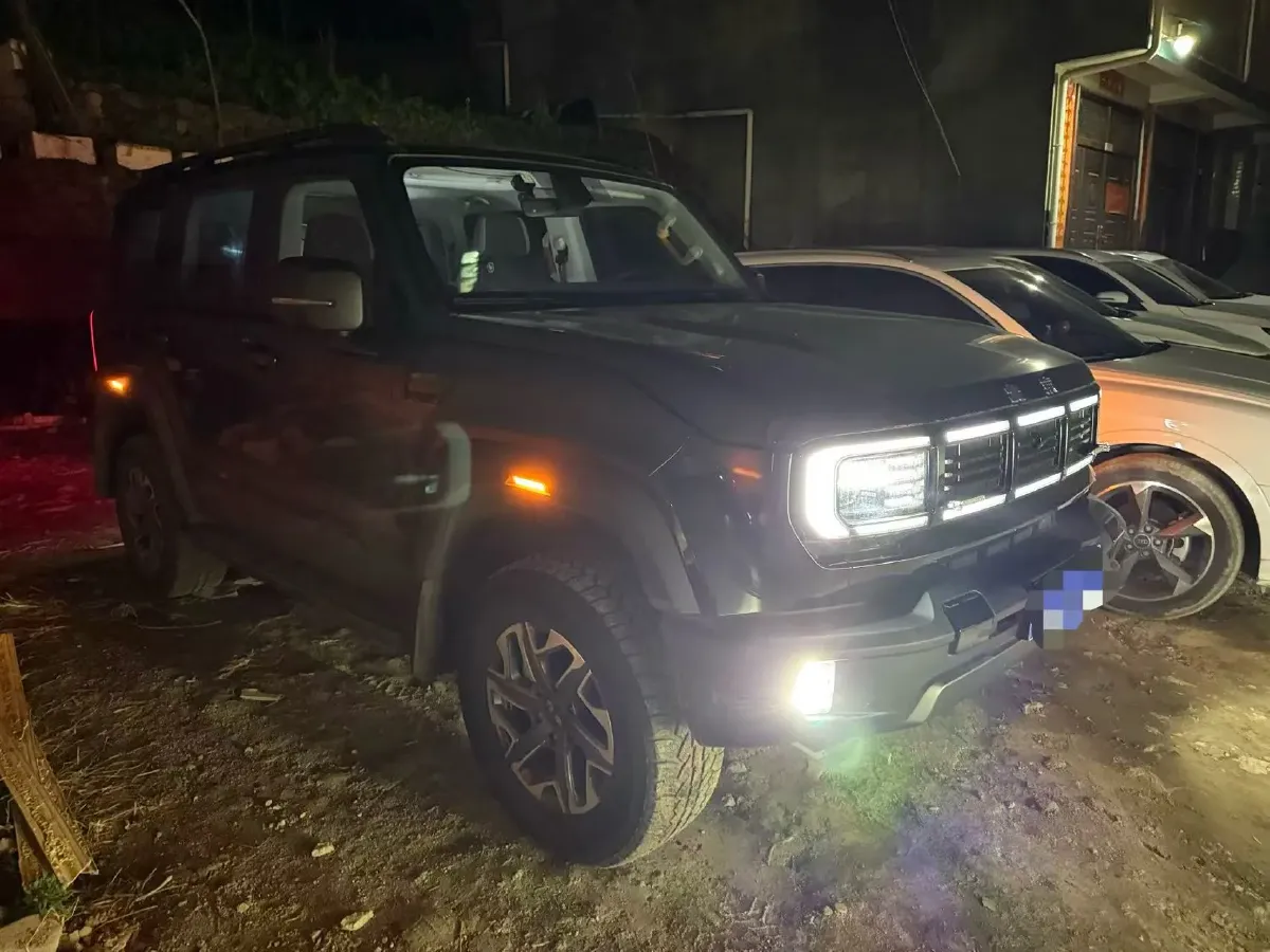 2024 Beijing BJ40 2.0T 245HP L4 8AT,autocango,china used car exporter,china ev exporter,chinese used car exporter,chinese used ev exporter