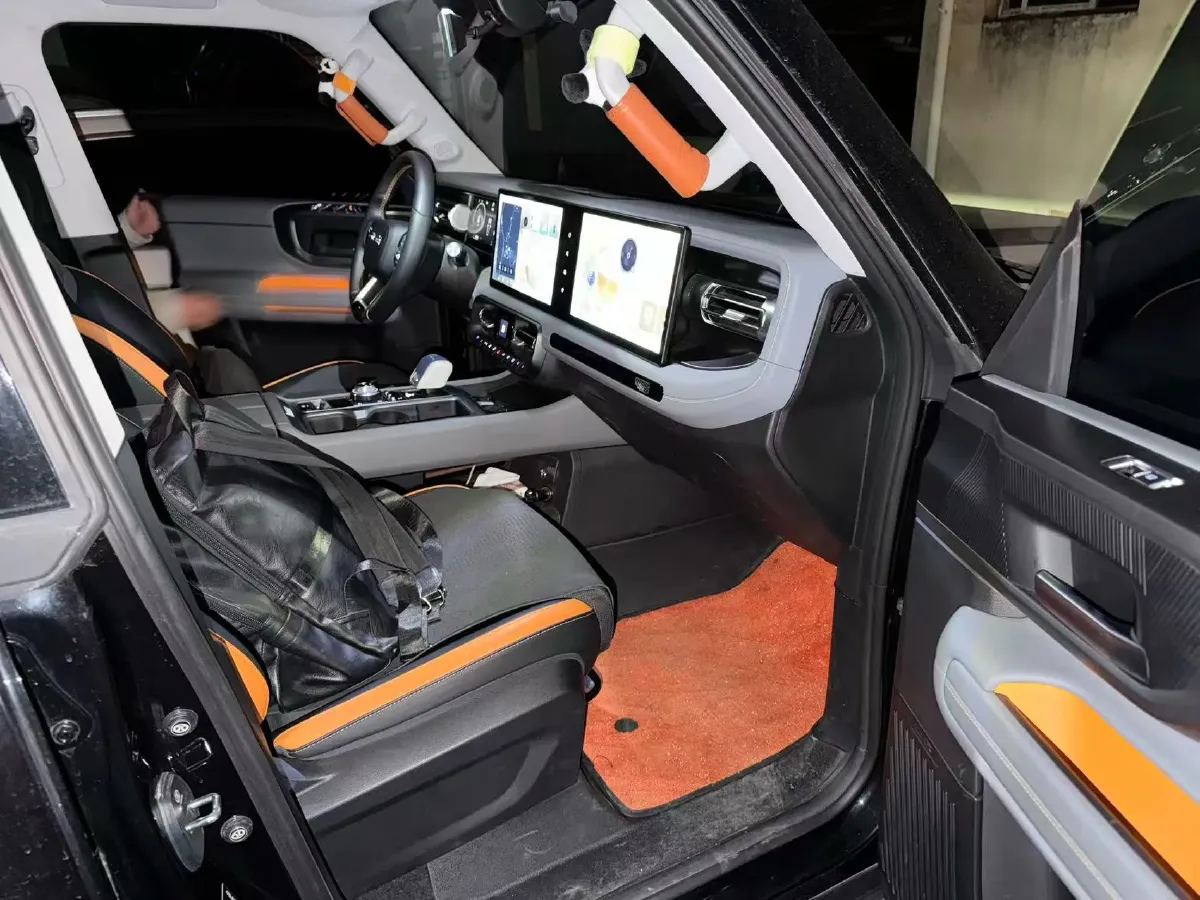 2024 Beijing BJ40 2.0T 245HP L4 8AT,autocango,china used car exporter,china ev exporter,chinese used car exporter,chinese used ev exporter