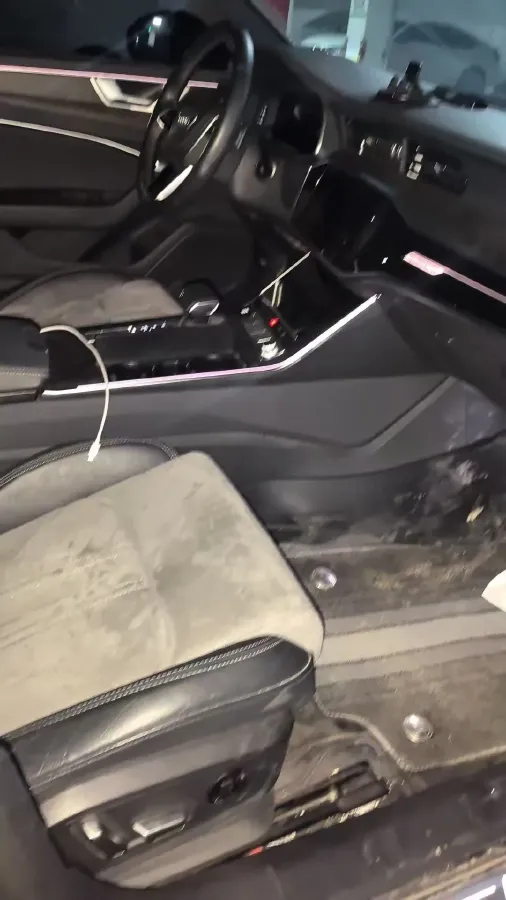 2024 Audi A6L 2.0T 245HP L4 7DCT,autocango,china used car exporter,china ev exporter,chinese used car exporter,chinese used ev exporter