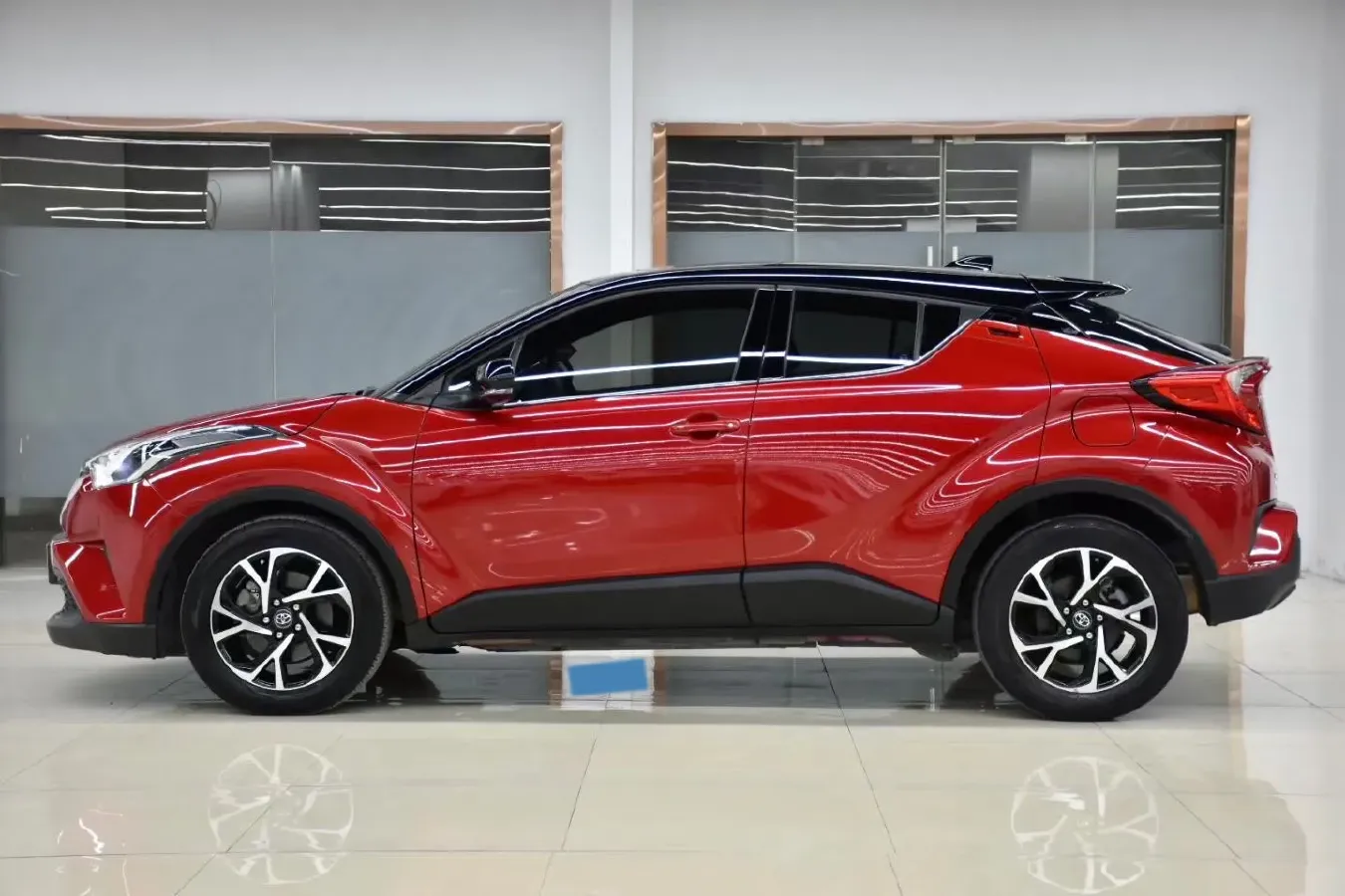 2020 Toyota C-HR 2.0L 171HP L4 CVT,autocango,china used car exporter,china ev exporter,chinese used car exporter,chinese used ev exporter