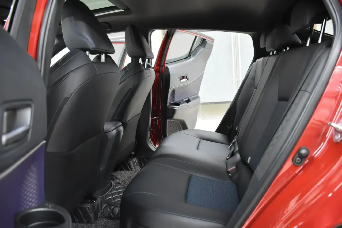 2020 Toyota C-HR 2.0L 171HP L4 CVT,autocango,china used car exporter,china ev exporter,chinese used car exporter,chinese used ev exporter