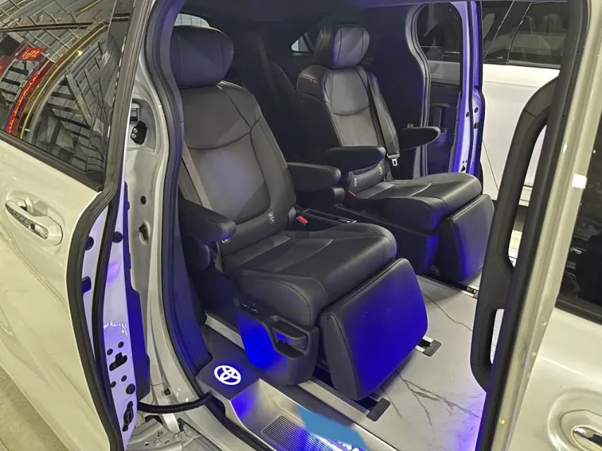 2023 Toyota Sienna 2.5L 189HP L4 E-CVT Hybrid,autocango,china used car exporter,china ev exporter,chinese used car exporter,chinese used ev exporter