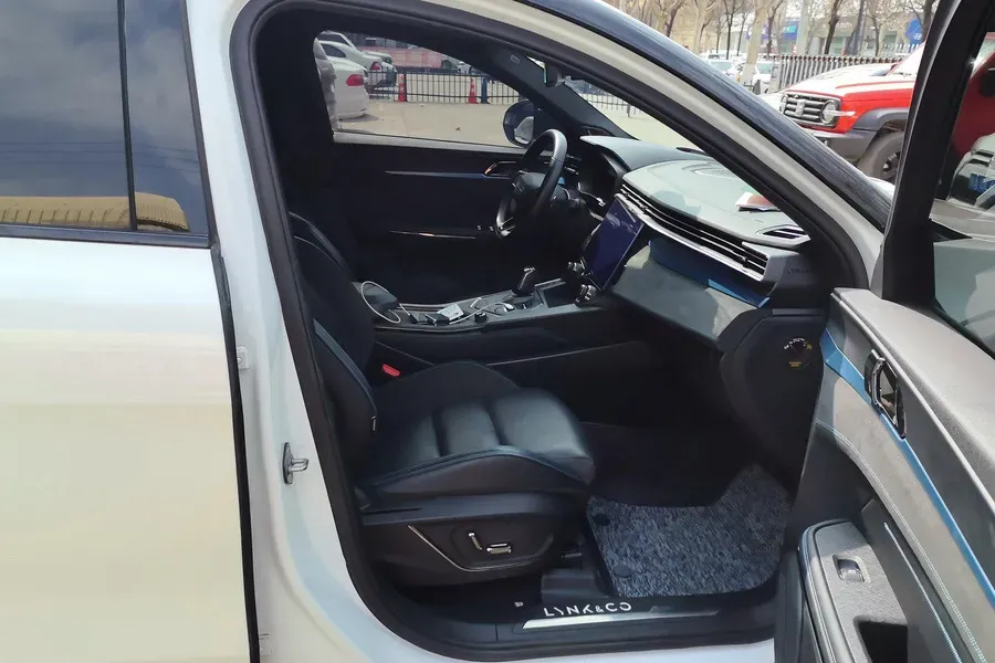 2021 Peugeot 508L 1.6T 200HP L4 8AT PHEV 12KWH,autocango,china used car exporter,china ev exporter,chinese used car exporter,chinese used ev exporter