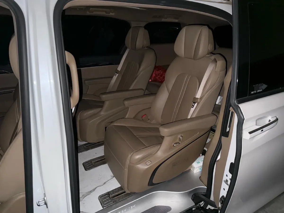 2021 Buick GL8 2.0T 237HP L4 9AT,autocango,china used car exporter,china ev exporter,chinese used car exporter,chinese used ev exporter