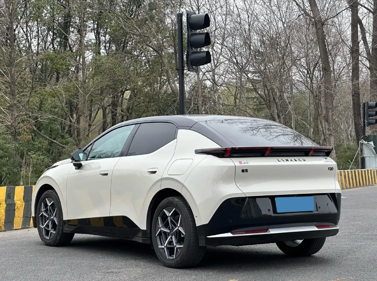 2025 Jetour Freeman 1.5T 184HP L4 7DCT,autocango,china used car exporter,china ev exporter,chinese used car exporter,chinese used ev exporter