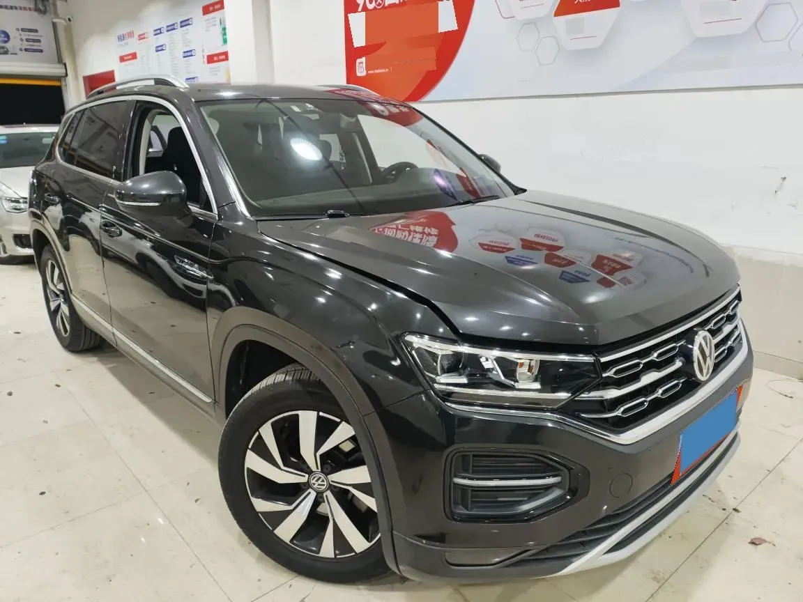 2019 Jeep Cherokee 2.0T 234HP L4 9AT,autocango,china used car exporter,china ev exporter,chinese used car exporter,chinese used ev exporter