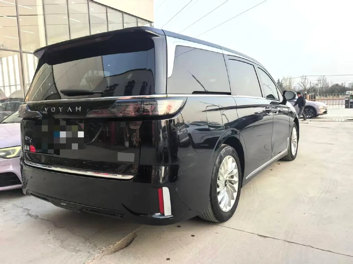 2022 Voyah Dream 1.5T 136HP L4 PHEV 25.57KWH,autocango,china used car exporter,china ev exporter,chinese used car exporter,chinese used ev exporter