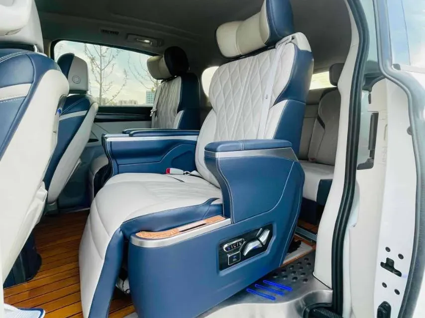 2021 Buick GL8 2.0T 237HP L4 9AT,autocango,china used car exporter,china ev exporter,chinese used car exporter,chinese used ev exporter