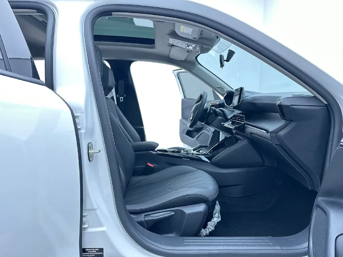 2022 Peugeot 2008 1.2T 136HP L3 6DCT,autocango,china used car exporter,china ev exporter,chinese used car exporter,chinese used ev exporter