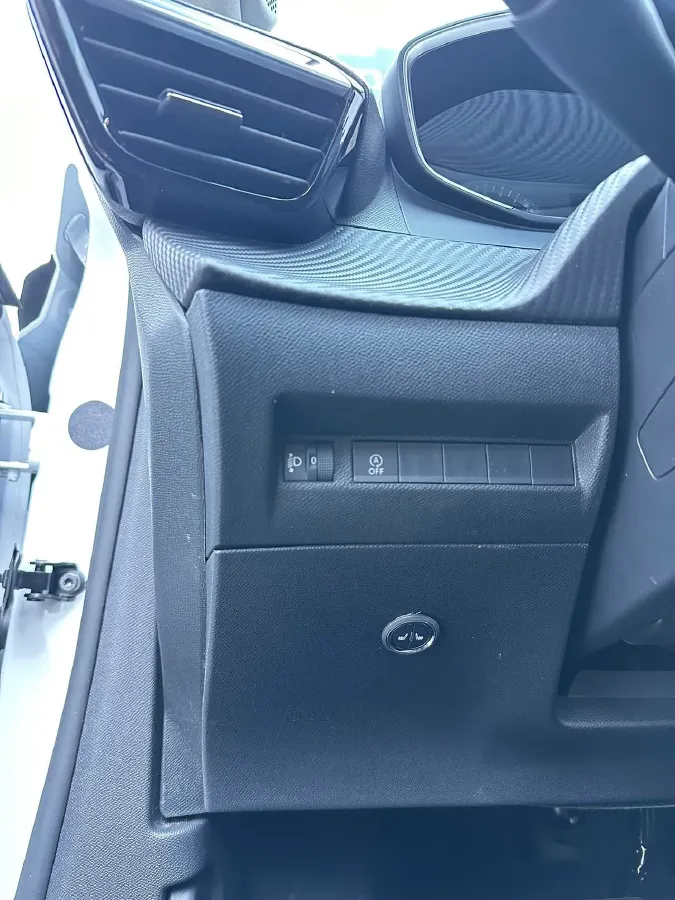 2022 Peugeot 2008 1.2T 136HP L3 6DCT,autocango,china used car exporter,china ev exporter,chinese used car exporter,chinese used ev exporter