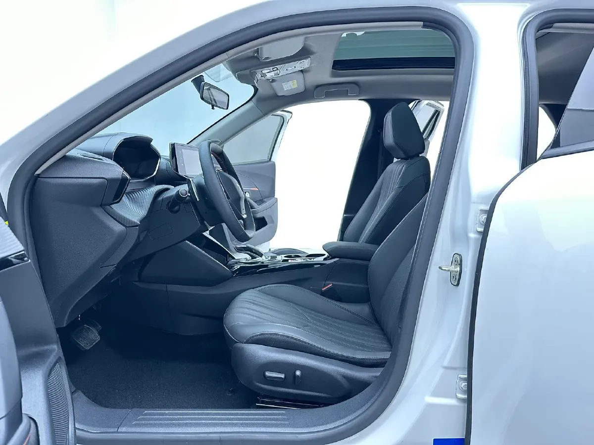 2022 Peugeot 2008 1.2T 136HP L3 6DCT,autocango,china used car exporter,china ev exporter,chinese used car exporter,chinese used ev exporter