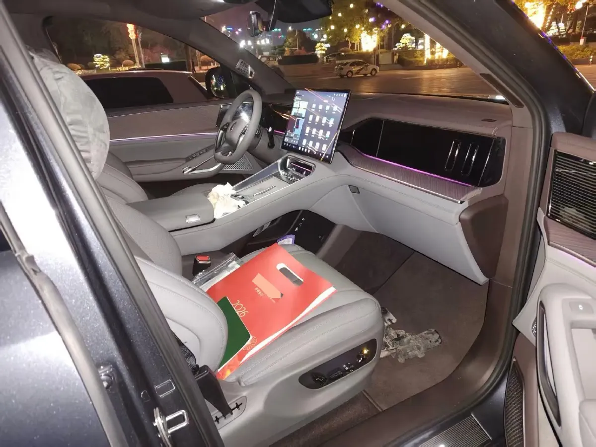 2025 Denza DenzaN9 2.0T 207HP L4 E-CVT PHEV,autocango,china used car exporter,china ev exporter,chinese used car exporter,chinese used ev exporter