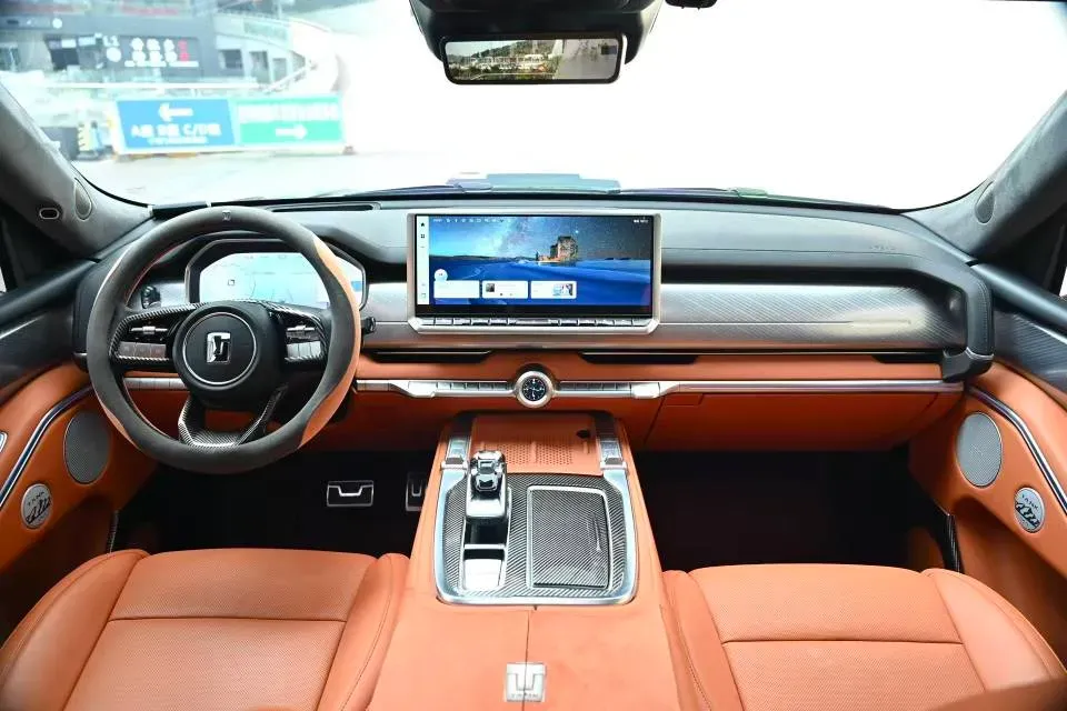 2024 Tank 700 3.0T 360HP V6 9AT PHEV 37.1KWH,autocango,china used car exporter,china ev exporter,chinese used car exporter,chinese used ev exporter