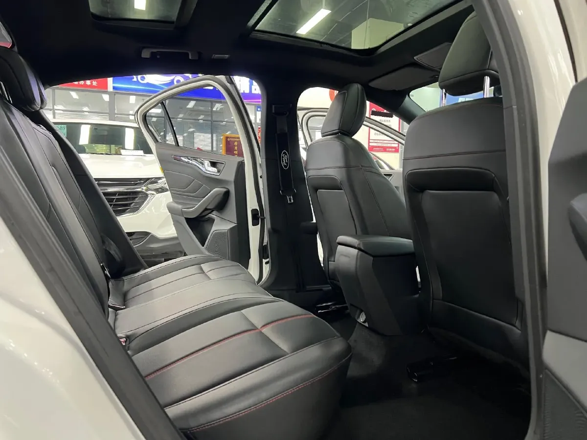 2022 Ford Focus 1.5T 177HP L4 6AT,autocango,china used car exporter,china ev exporter,chinese used car exporter,chinese used ev exporter