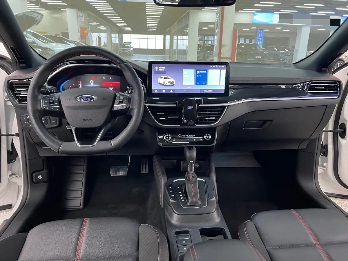 2022 Ford Focus 1.5T 177HP L4 6AT,autocango,china used car exporter,china ev exporter,chinese used car exporter,chinese used ev exporter