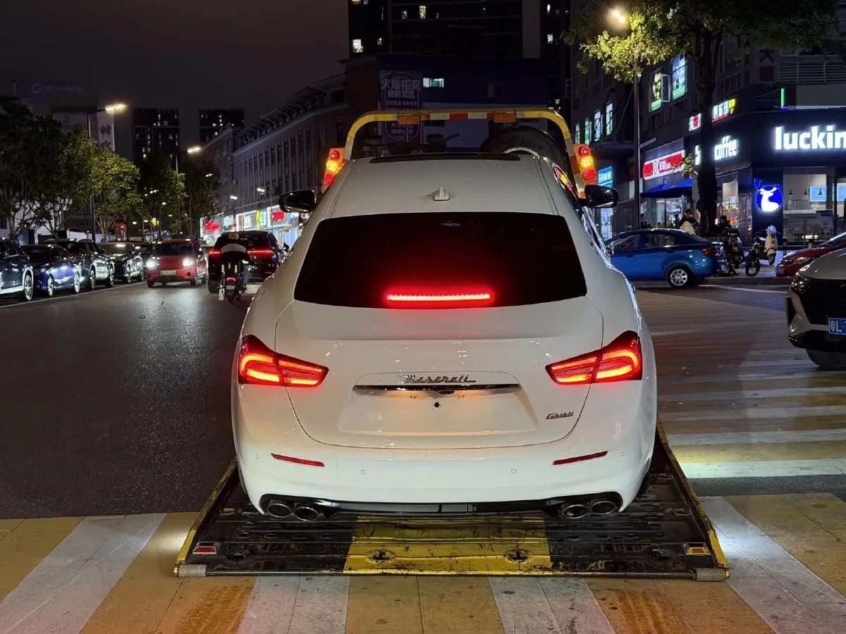 2021 Maserati Ghibli 2.0T 330HP L4 8AT,autocango,china used car exporter,china ev exporter,chinese used car exporter,chinese used ev exporter
