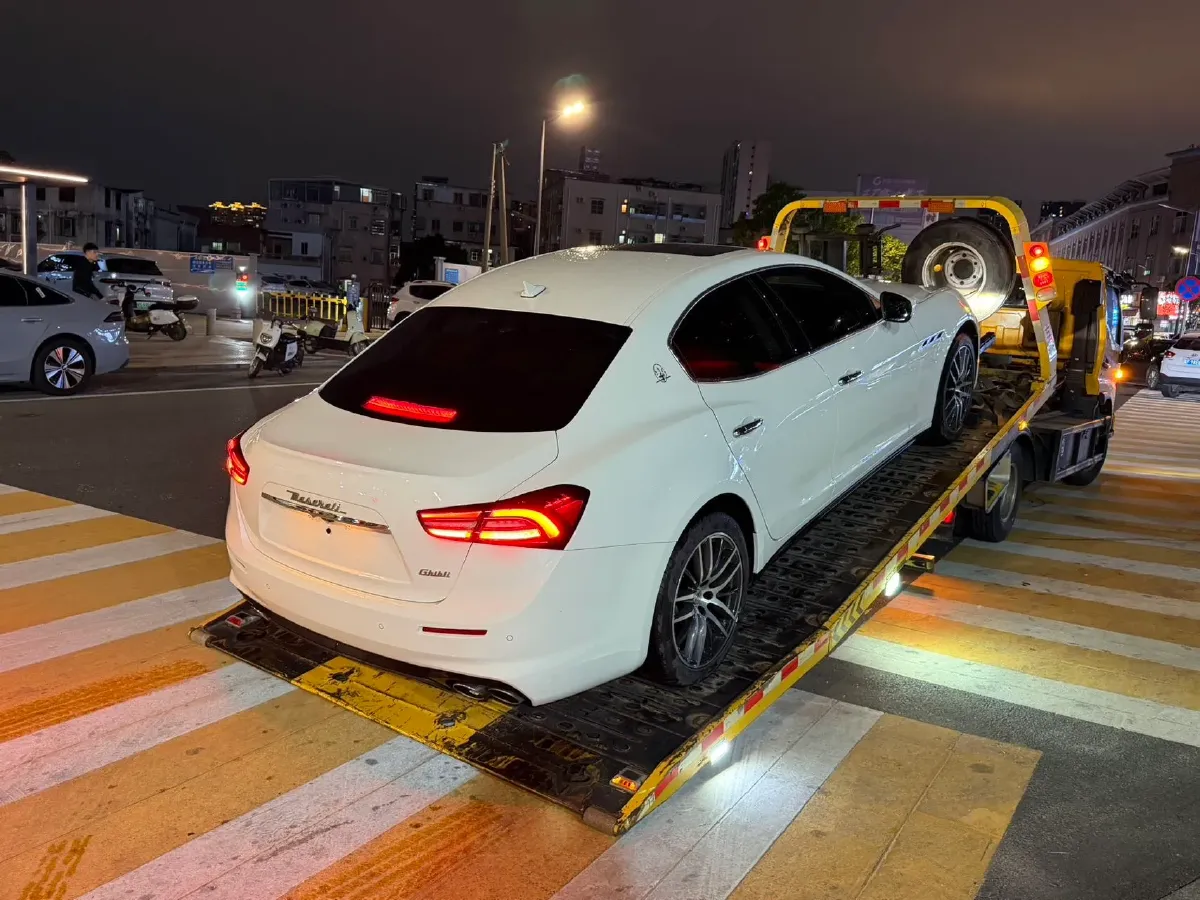 2021 Maserati Ghibli 2.0T 330HP L4 8AT,autocango,china used car exporter,china ev exporter,chinese used car exporter,chinese used ev exporter