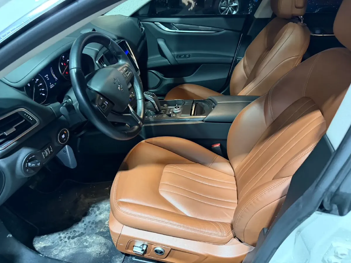 2021 Maserati Ghibli 2.0T 330HP L4 8AT,autocango,china used car exporter,china ev exporter,chinese used car exporter,chinese used ev exporter