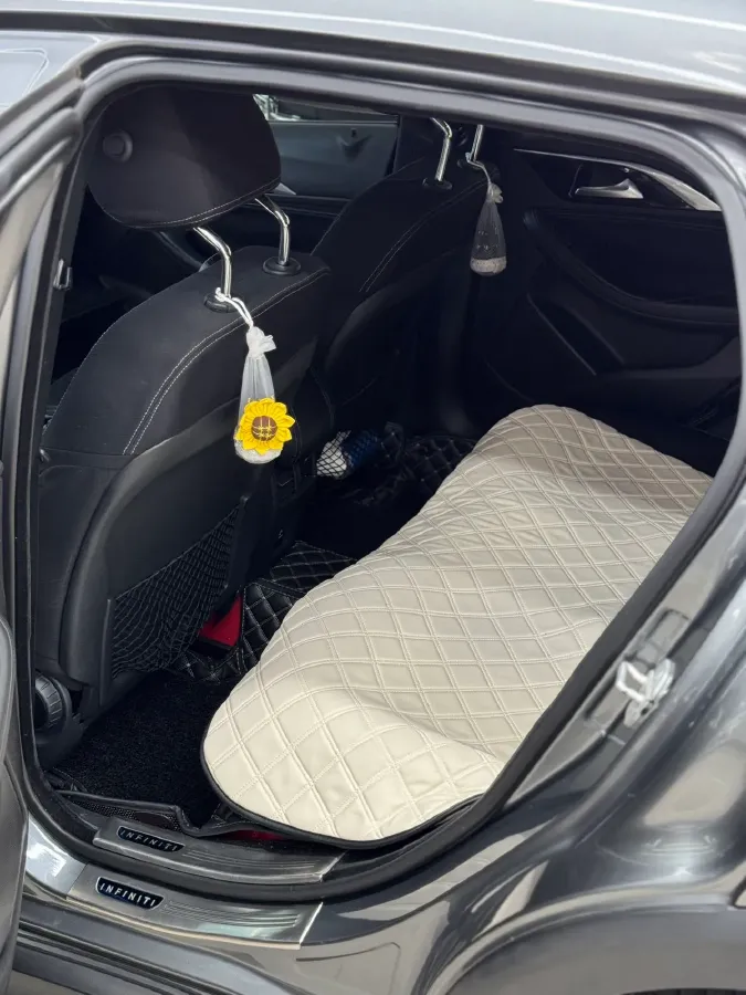 2017 Infiniti QX30 2.0T 211HP L4 7DCT,autocango,china used car exporter,china ev exporter,chinese used car exporter,chinese used ev exporter