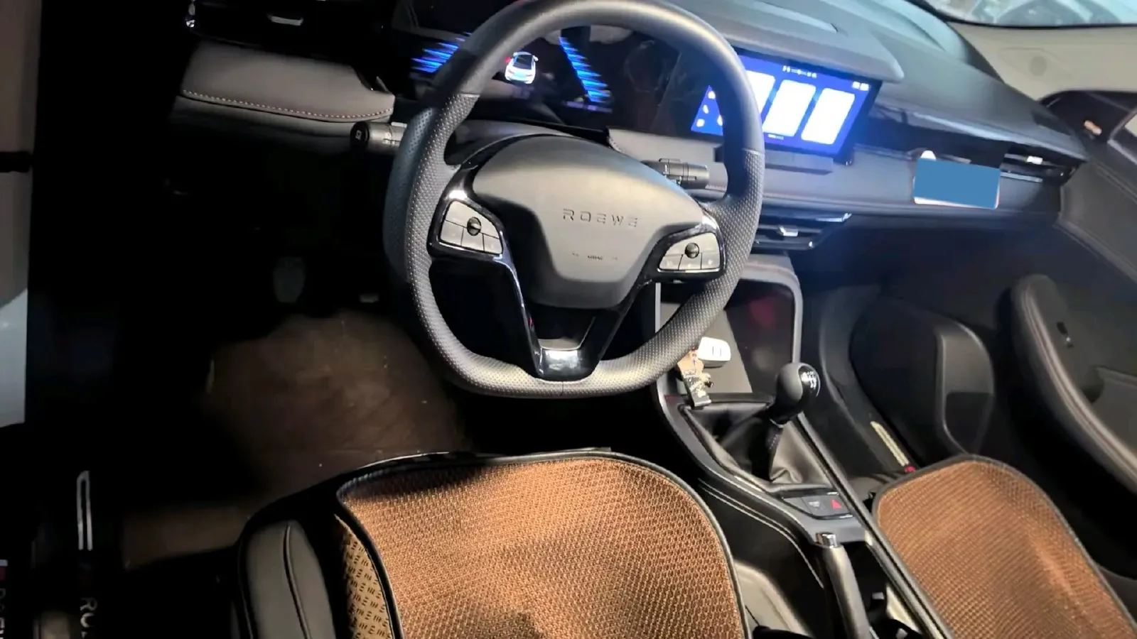 2023 Roewe i5 1.5L 129HP L4 5MT,autocango,china used car exporter,china ev exporter,chinese used car exporter,chinese used ev exporter