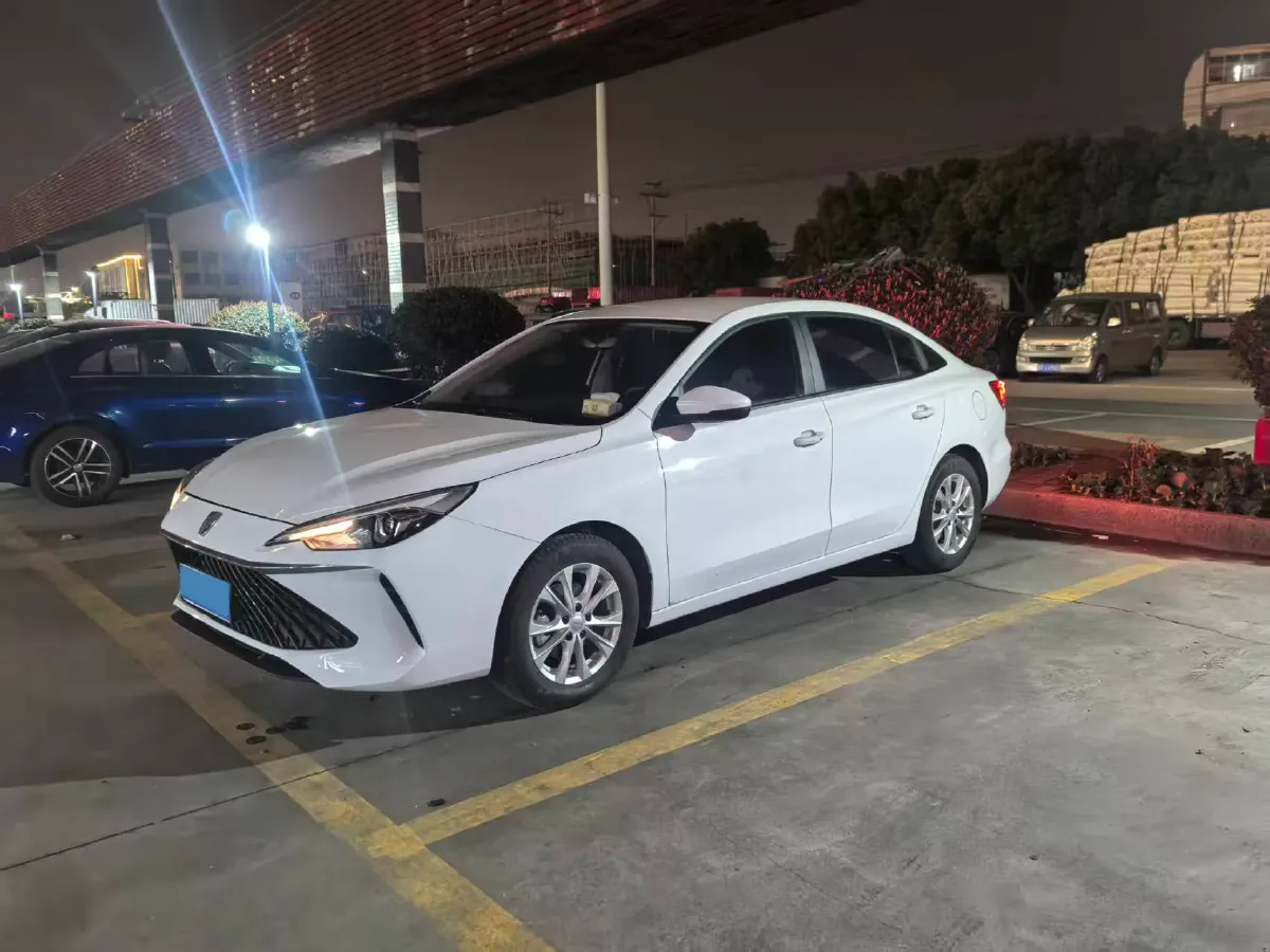 2023 Roewe i5 1.5L 129HP L4 5MT,autocango,china used car exporter,china ev exporter,chinese used car exporter,chinese used ev exporter