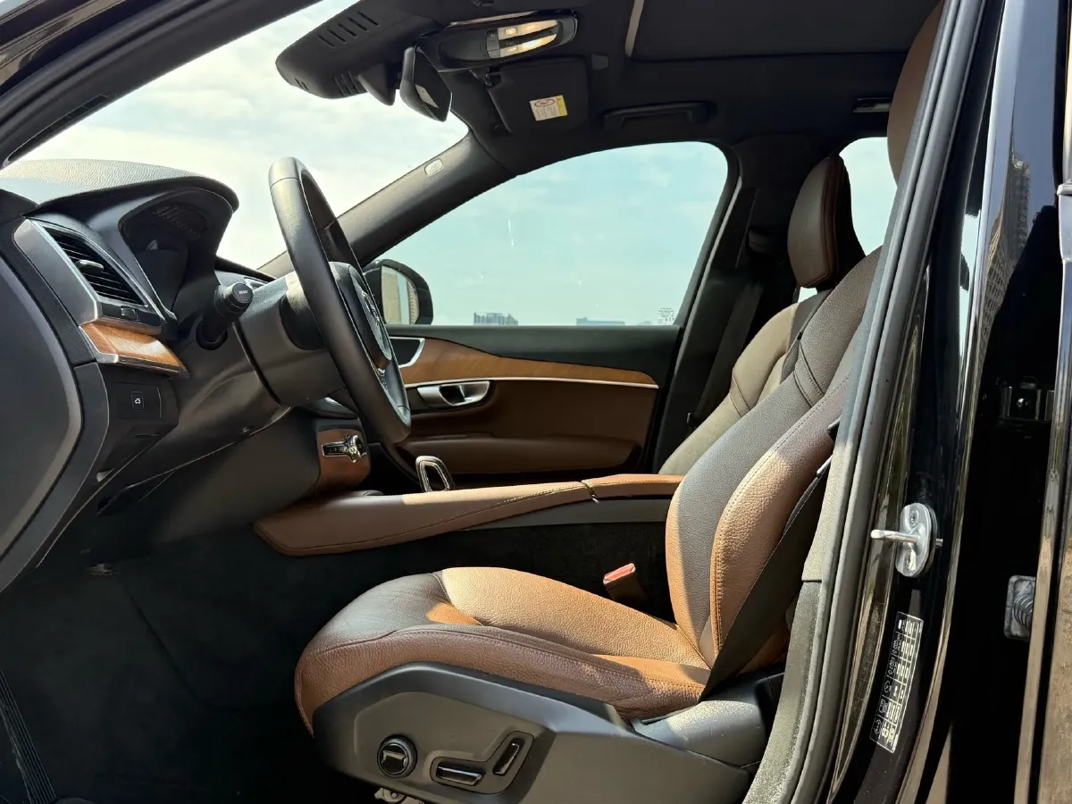 2024 Volvo XC90 2.0T 250HP L4 8AT,autocango,china used car exporter,china ev exporter,chinese used car exporter,chinese used ev exporter