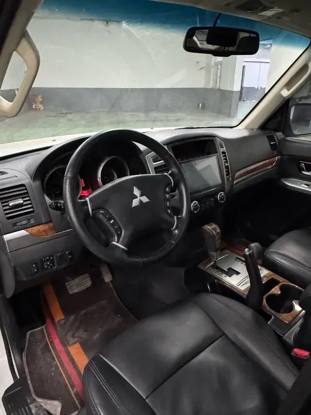 2019 Mitsubishi Pajero 3.0L 174HP V6 5AT,autocango,china used car exporter,china ev exporter,chinese used car exporter,chinese used ev exporter