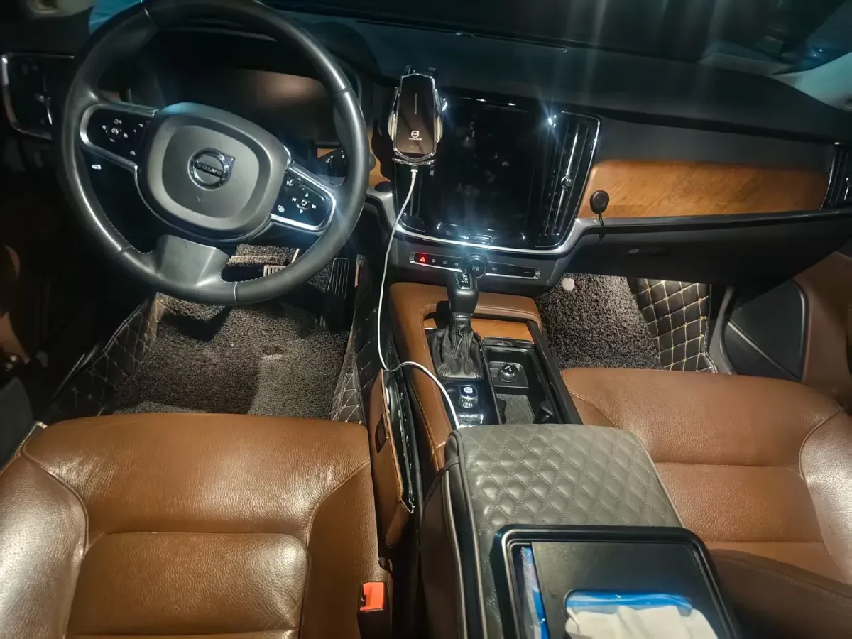 2020 Volvo S90 2.0T 254HP L4 8AT,autocango,china used car exporter,china ev exporter,chinese used car exporter,chinese used ev exporter