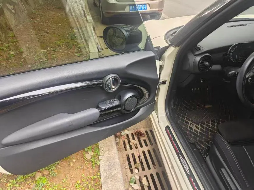 2021 MINI MINI 1.5T 136HP L3 7DCT,autocango,china used car exporter,china ev exporter,chinese used car exporter,chinese used ev exporter