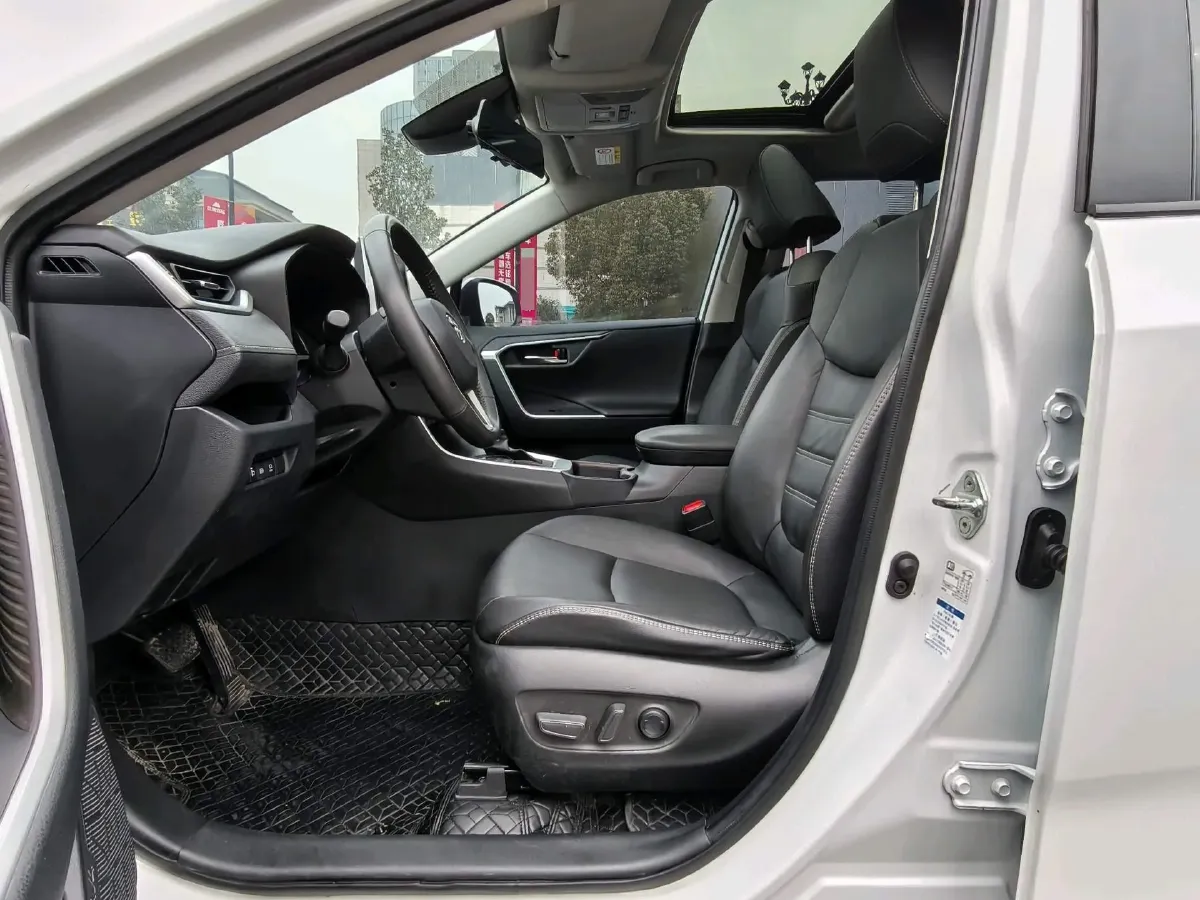 2021 Toyota RAV4 2.0L 171HP L4 CVT,autocango,china used car exporter,china ev exporter,chinese used car exporter,chinese used ev exporter