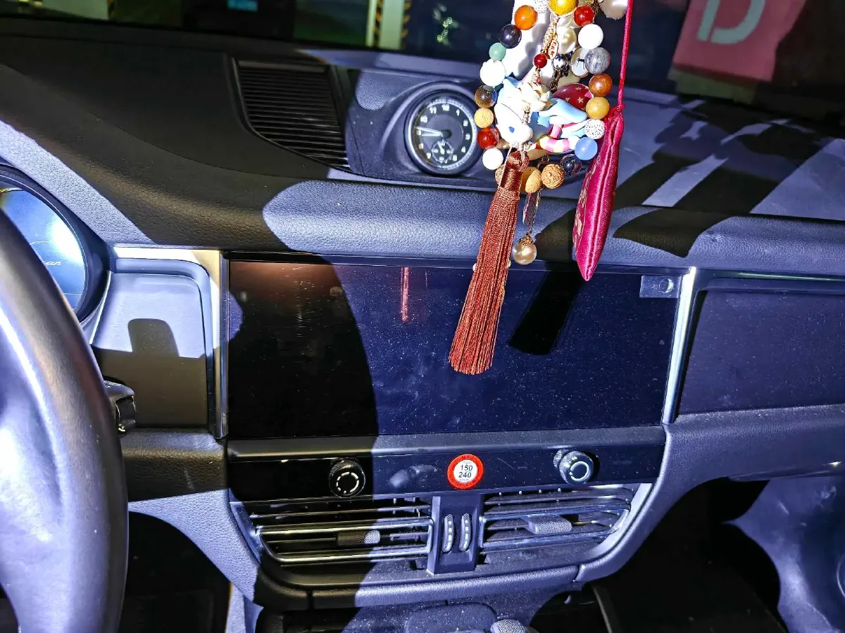 2022 Porsche Macan 2.0T 265HP L4 7DCT,autocango,china used car exporter,china ev exporter,chinese used car exporter,chinese used ev exporter