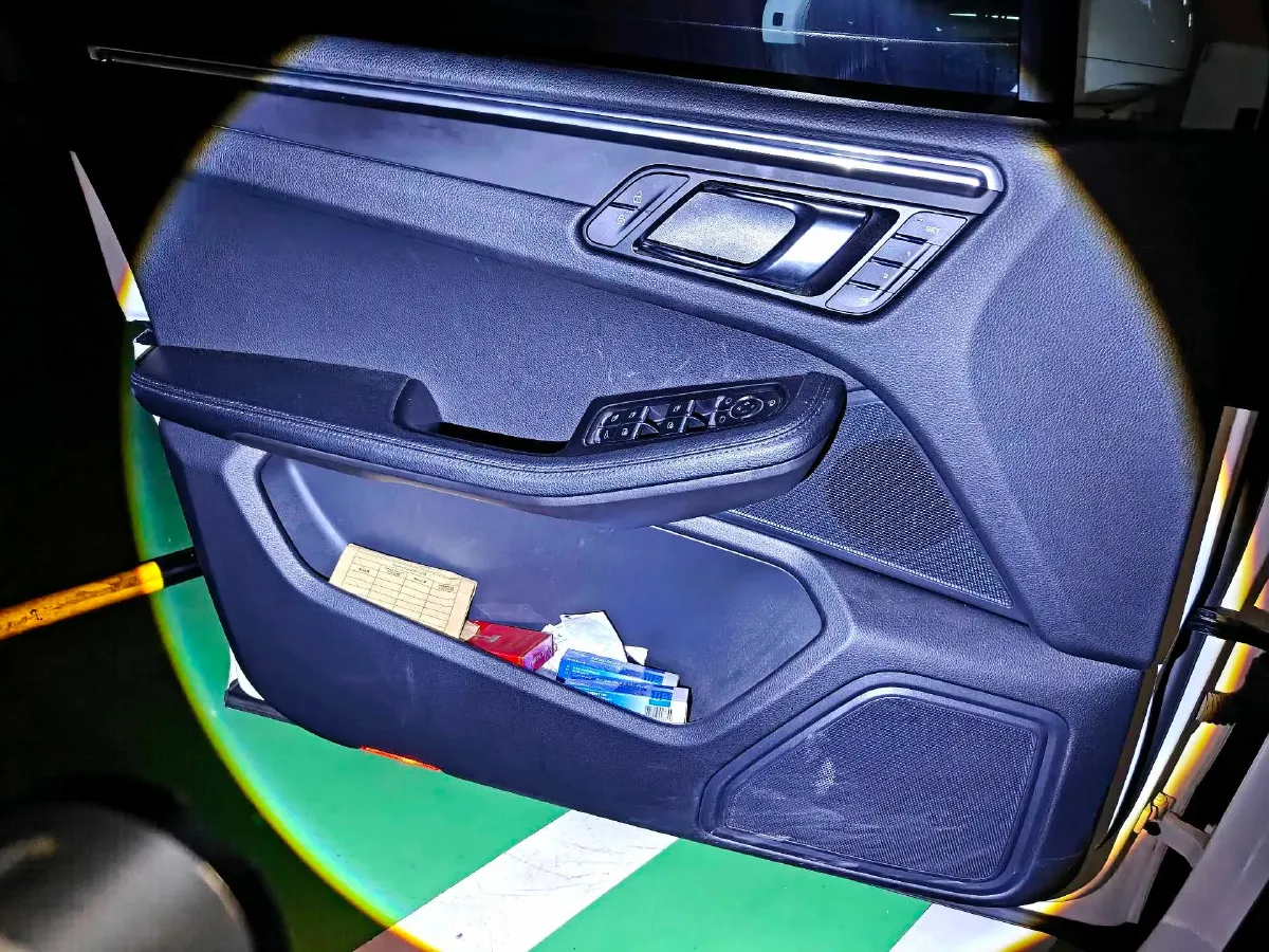 2022 Porsche Macan 2.0T 265HP L4 7DCT,autocango,china used car exporter,china ev exporter,chinese used car exporter,chinese used ev exporter