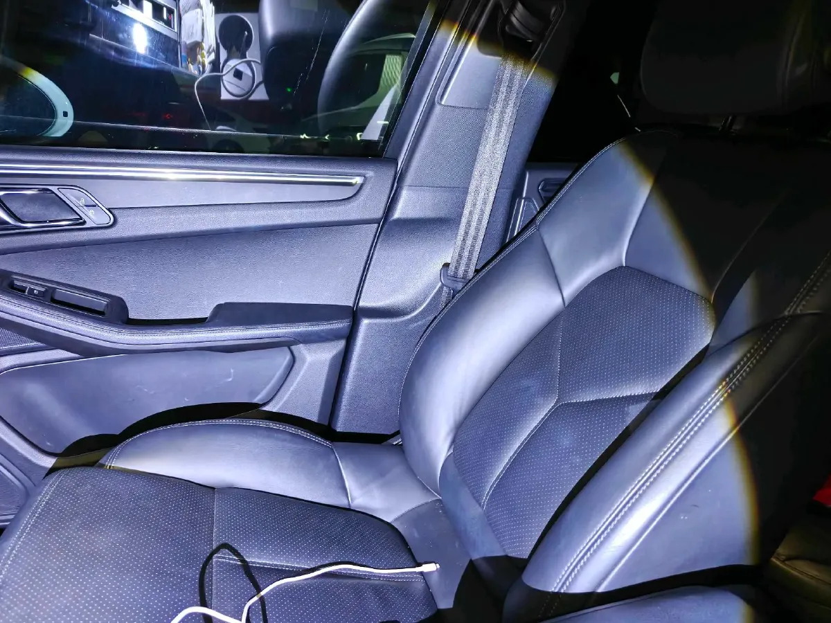 2022 Porsche Macan 2.0T 265HP L4 7DCT,autocango,china used car exporter,china ev exporter,chinese used car exporter,chinese used ev exporter