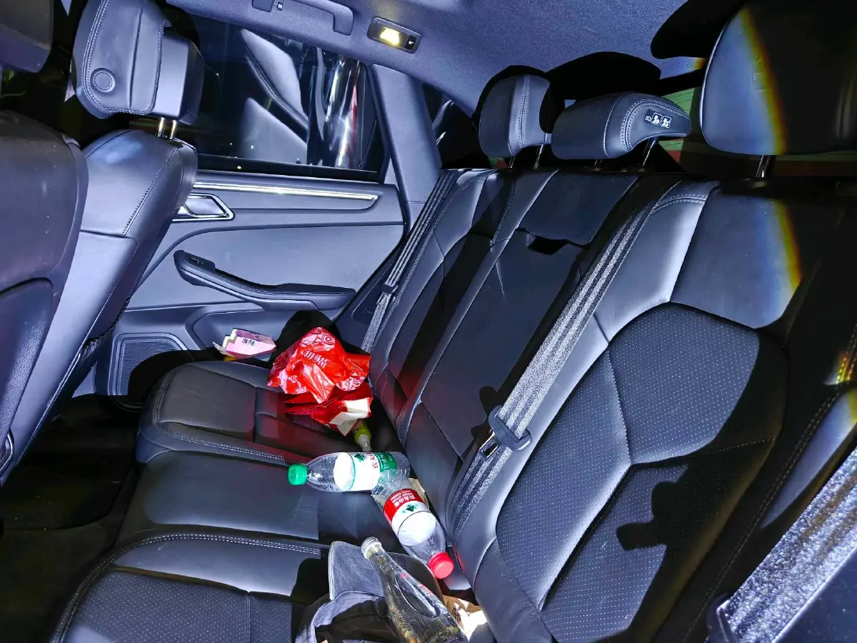 2022 Porsche Macan 2.0T 265HP L4 7DCT,autocango,china used car exporter,china ev exporter,chinese used car exporter,chinese used ev exporter