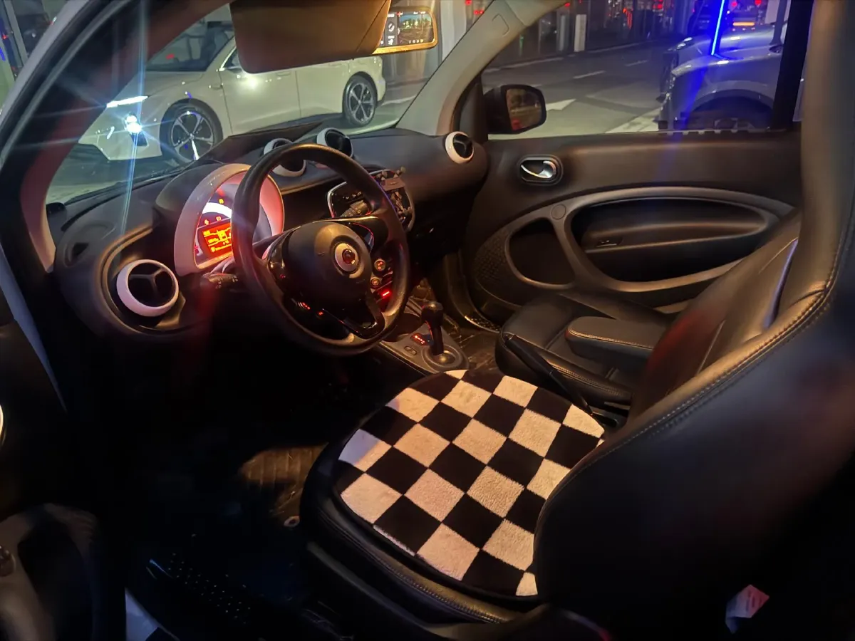 2015 Smart smart fortwo 1.0L 71HP L3 5AMT,autocango,china used car exporter,china ev exporter,chinese used car exporter,chinese used ev exporter