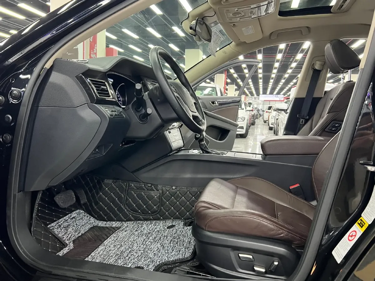 2018 HongQi H7 2.0T 204HP L4 6AT,autocango,china used car exporter,china ev exporter,chinese used car exporter,chinese used ev exporter