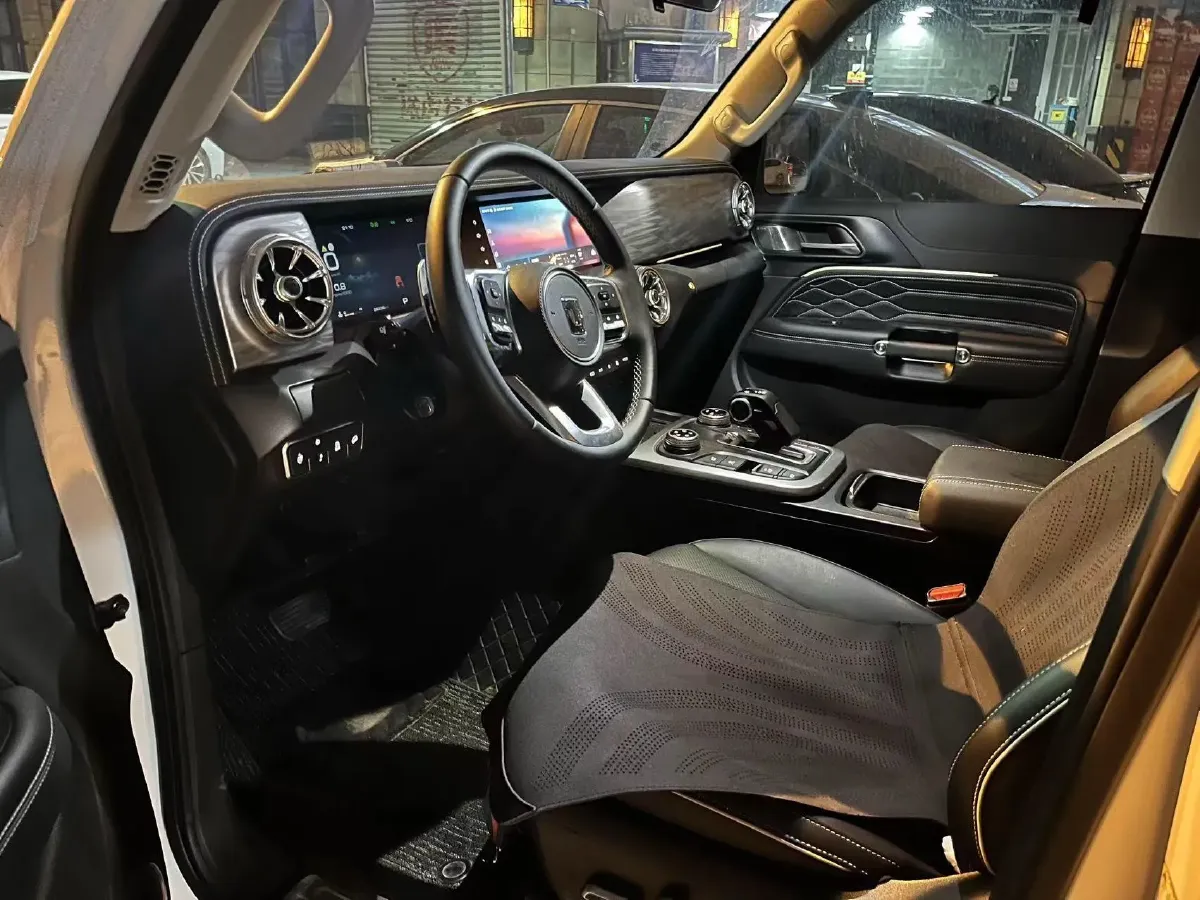 2024 Tank 300 2.0T 227HP L4 8AT,autocango,china used car exporter,china ev exporter,chinese used car exporter,chinese used ev exporter