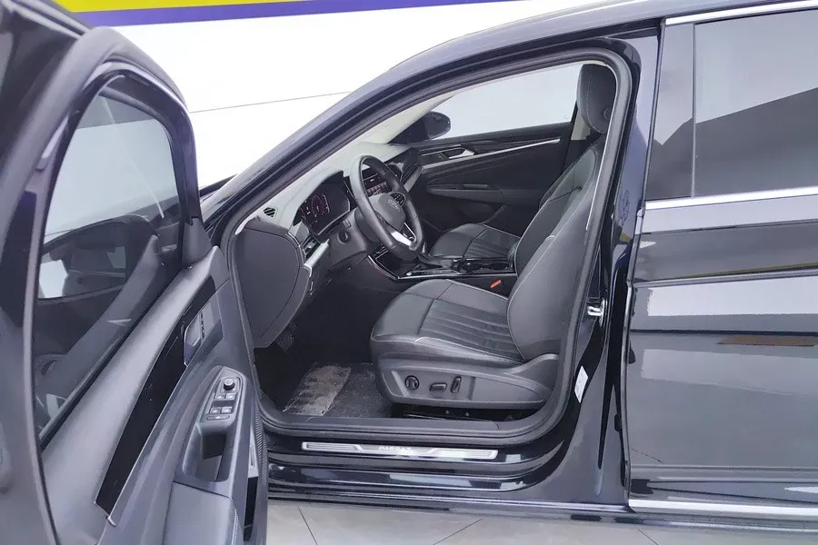 2023 Volkswagen Passat 2.0T 186HP L4 7DCT,autocango,china used car exporter,china ev exporter,chinese used car exporter,chinese used ev exporter