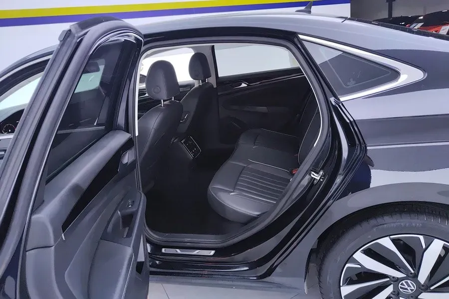 2023 Volkswagen Passat 2.0T 186HP L4 7DCT,autocango,china used car exporter,china ev exporter,chinese used car exporter,chinese used ev exporter