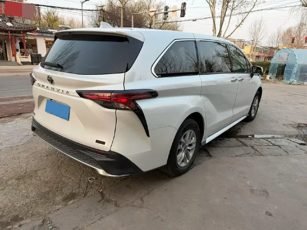 2024 Toyota Granvia 2.5L 189HP L4 E-CVT Hybrid,autocango,china used car exporter,china ev exporter,chinese used car exporter,chinese used ev exporter