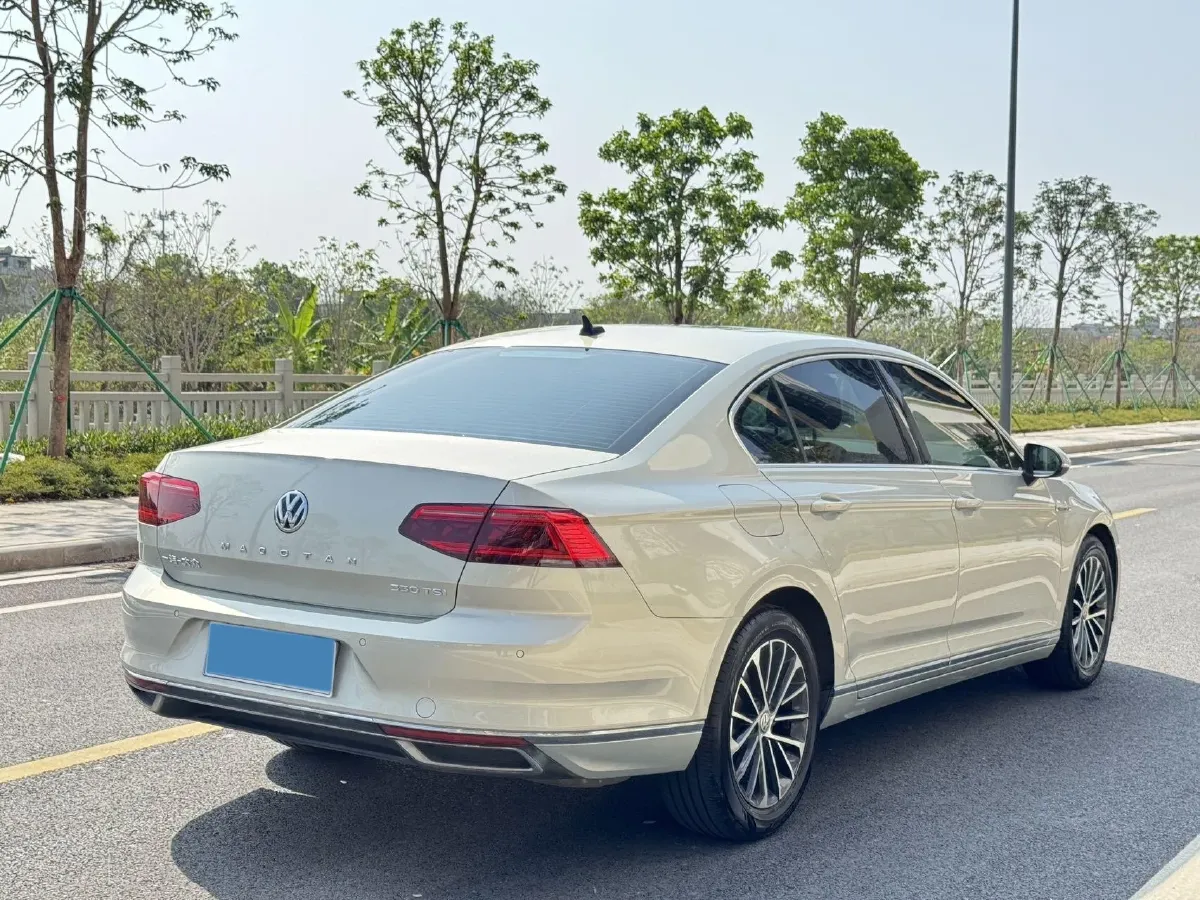 2020 Volkswagen Magotan 2.0T 186HP L4 7DCT,autocango,china used car exporter,china ev exporter,chinese used car exporter,chinese used ev exporter