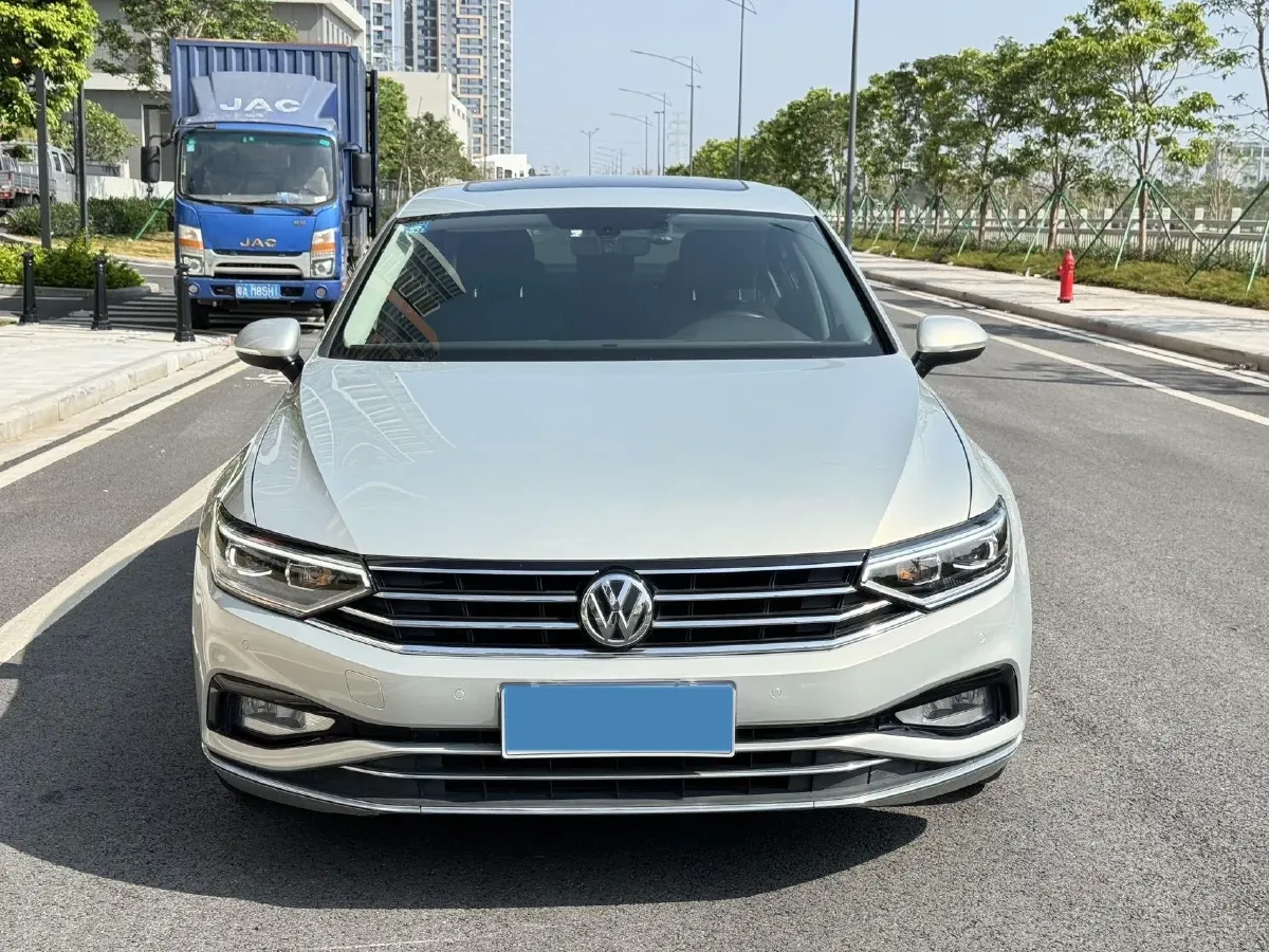 2020 Volkswagen Magotan 2.0T 186HP L4 7DCT,autocango,china used car exporter,china ev exporter,chinese used car exporter,chinese used ev exporter