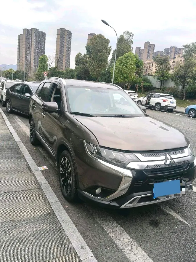 2019 Mitsubishi Outlander 2.4L 192HP L4 CVT,autocango,china used car exporter,china ev exporter,chinese used car exporter,chinese used ev exporter
