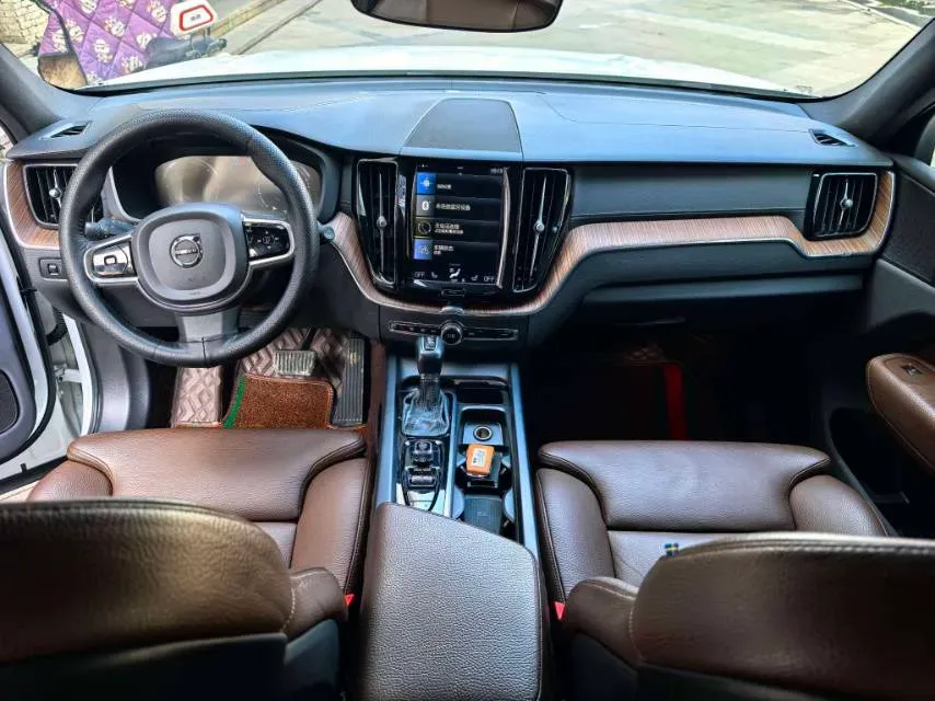 2021 Volvo XC60 2.0T 250HP L4 8AT,autocango,china used car exporter,china ev exporter,chinese used car exporter,chinese used ev exporter