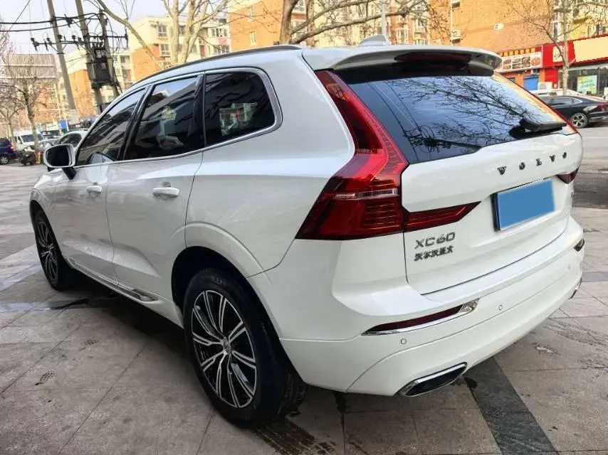 2021 Volvo XC60 2.0T 250HP L4 8AT,autocango,china used car exporter,china ev exporter,chinese used car exporter,chinese used ev exporter