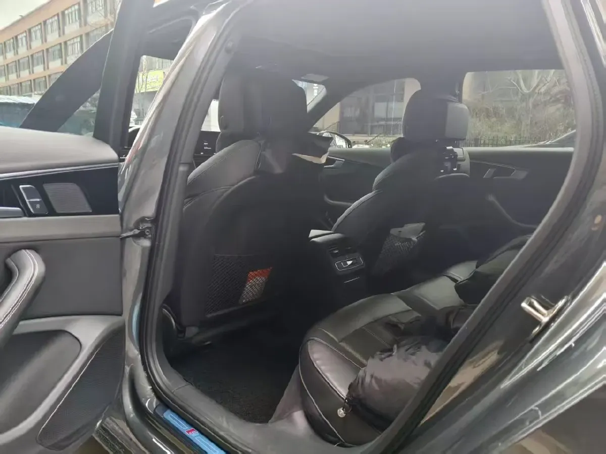2024 Audi A4L 2.0T 190HP L4 7DCT,autocango,china used car exporter,china ev exporter,chinese used car exporter,chinese used ev exporter