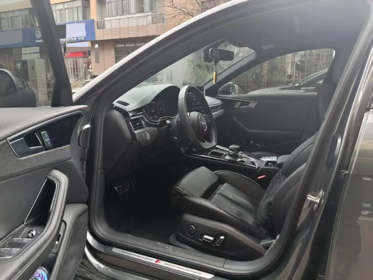 2024 Audi A4L 2.0T 190HP L4 7DCT,autocango,china used car exporter,china ev exporter,chinese used car exporter,chinese used ev exporter