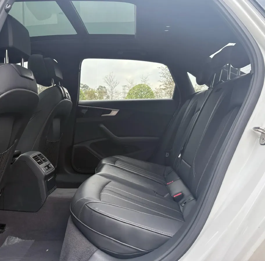 2023 Audi A4L 2.0T 190HP L4 7DCT,autocango,china used car exporter,china ev exporter,chinese used car exporter,chinese used ev exporter