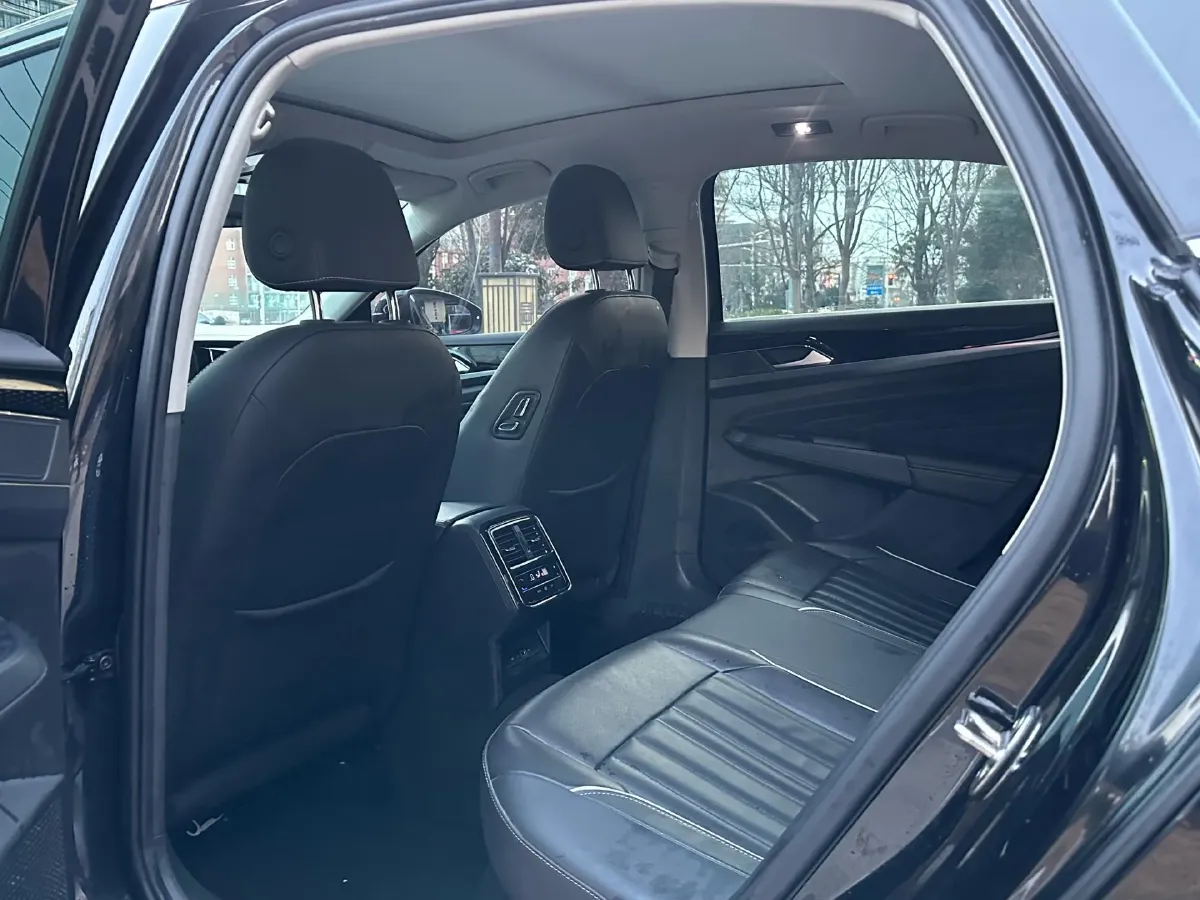 2023 Volkswagen Passat 2.0T 186HP L4 7DCT,autocango,china used car exporter,china ev exporter,chinese used car exporter,chinese used ev exporter