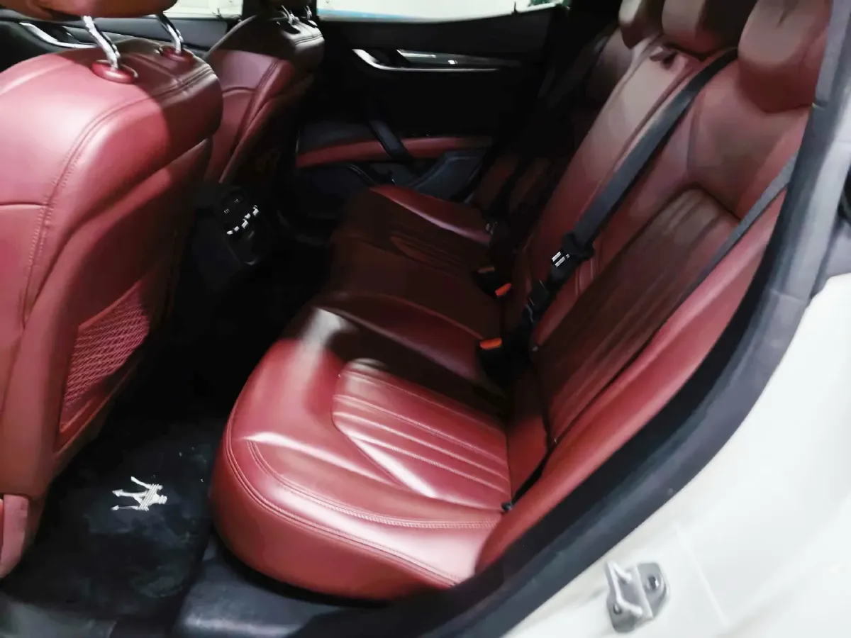 2021 Maserati Ghibli 2.0T 330HP L4 8AT,autocango,china used car exporter,china ev exporter,chinese used car exporter,chinese used ev exporter